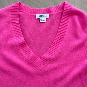 Barney’s NY 100% Cashmere Sweater in fuchsia